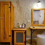 Otel Cave Saksagan