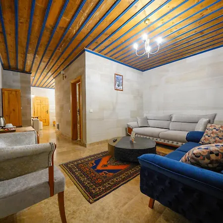 Cave Saksagan מלון