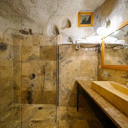 מלון Cave Saksagan גורמה