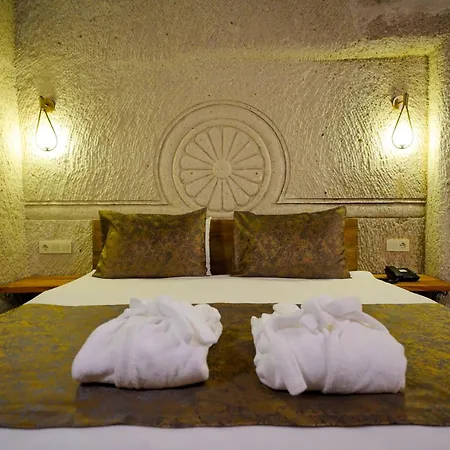 מלון Cave Saksagan 5*