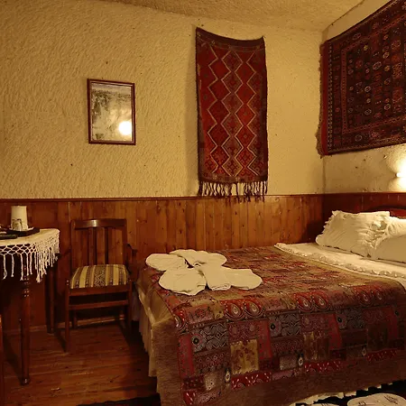 Cave Saksagan מלון