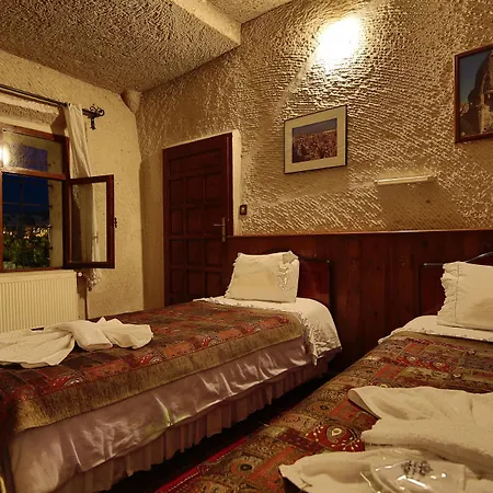 מלון Cave Saksagan 5*