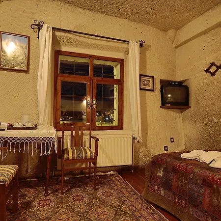 מלון Cave Saksagan