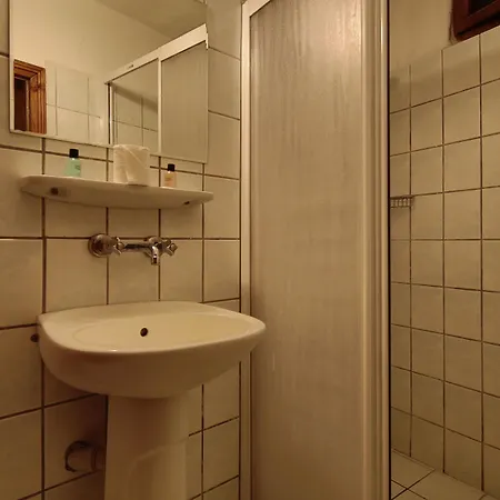 מלון Cave Saksagan