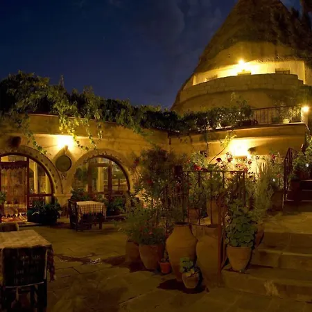 מלון Cave Saksagan 5*