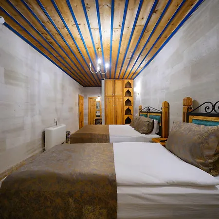 מלון Cave Saksagan גורמה