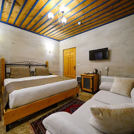 Cave Saksagan מלון 5*