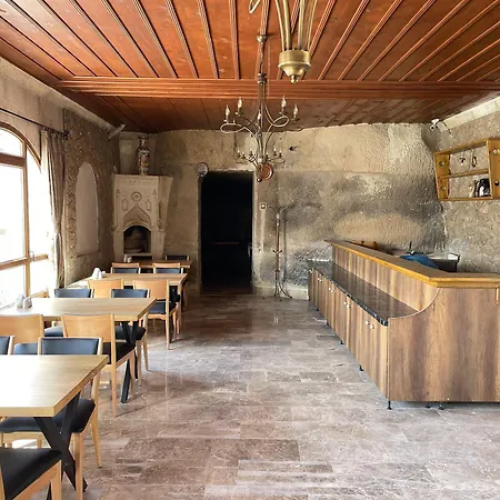 מלון Cave Saksagan גורמה