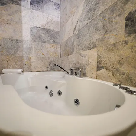 Cave Saksagan מלון גורמה