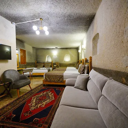 Cave Saksagan מלון