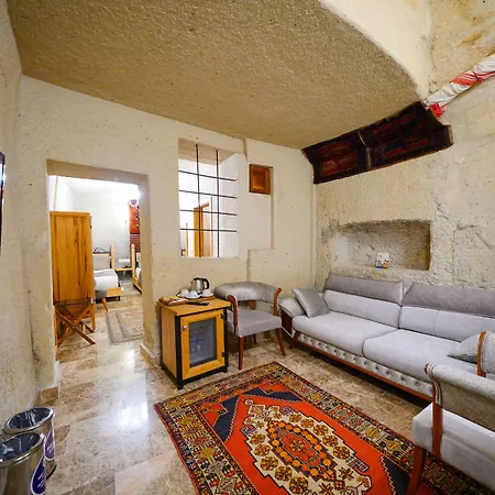 Cave Saksagan מלון