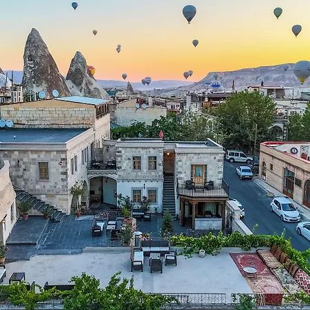 מלון Cave Saksagan גורמה